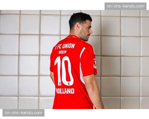 替补席的凝视：摩纳哥年轻前锋目睹球队遭绝杀后的神情