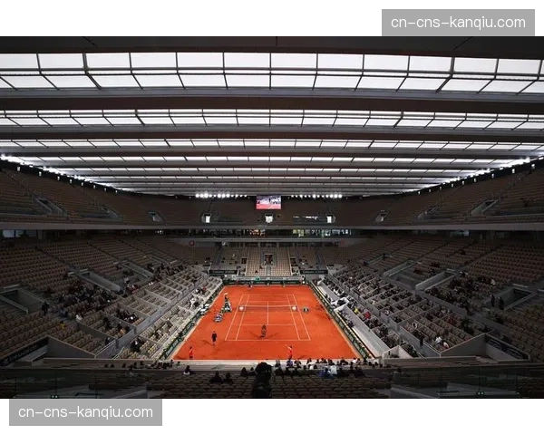 伯纳乌球场新顶棚闭合测试完成，旨在减少天气对比赛节奏与技战术影响